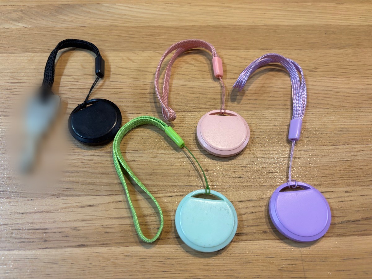 サードパーティ製AirTagの5色のカラーバリエーションと鍵